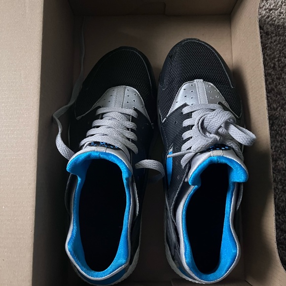 Nike Huarache Runs - Picture 2 of 5